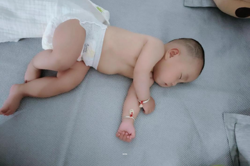 辽宁宝宝脸上有白色斑块 辽宁宝宝脸上有白色斑块